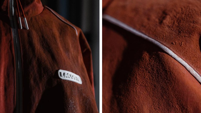 lacoste jacket 2 768x432 1 - کمپین لاکوست برای رولان گاروس: «روح گرگ» جوکوویچ روی کت سفارشی زنده شد