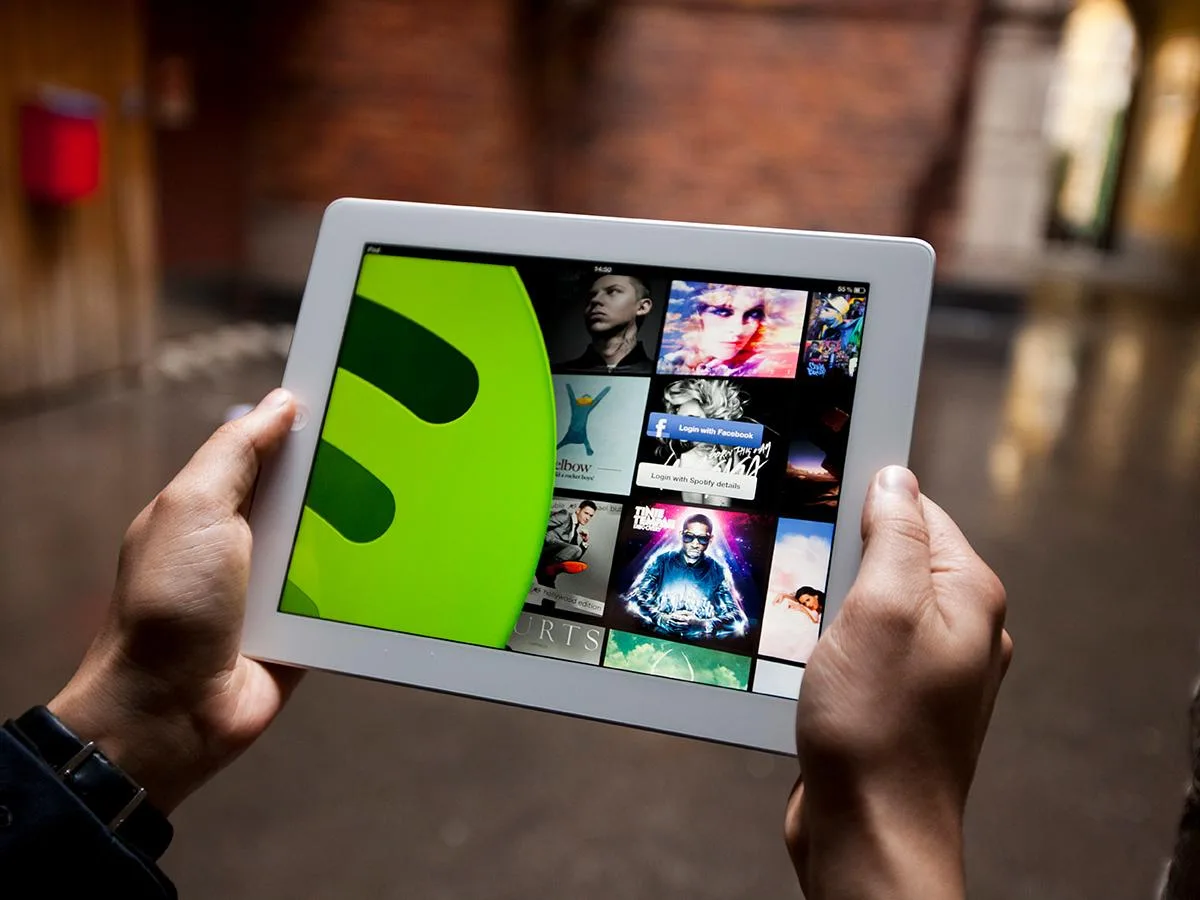اسپاتیفای دهها هزار پادکست جعلی مرتبط با فروش غیرقانونی دارو را حذف کرد Spotify - اسپاتیفای دهها هزار پادکست جعلی مرتبط با فروش غیرقانونی دارو را حذف کرد